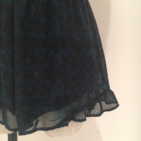 ASTR Blue Floral Romper - Worn Once - Picture 6 of 8